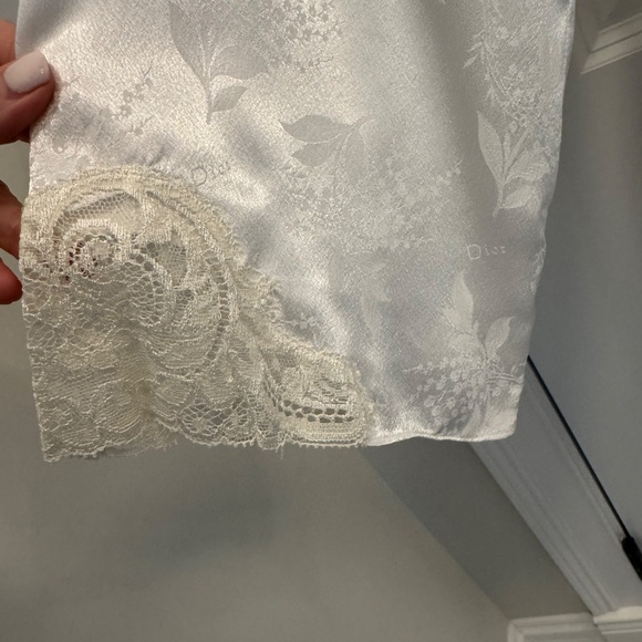 Robe - Picture 2 of 4